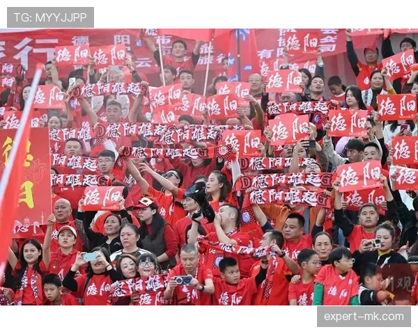 中超焦点战：豪门强强对话点燃球迷热情，赛场激情持续升温