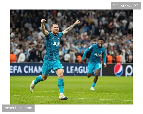 霍伊别尔传球精准度持续提升,稳健助力球队攻防转换 霍伊别尔传球精准度持续提升,稳健助力球队攻防转换