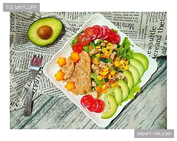 阿萨尔森训练完直接啃鸡胸肉的样子，真就自律到让人无语……