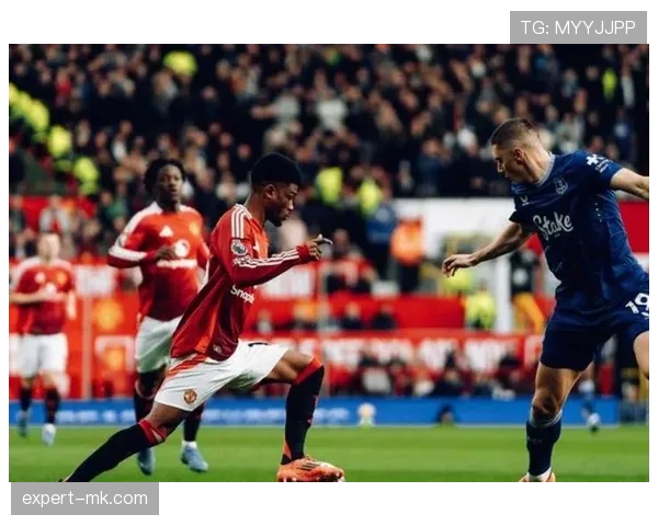 曼联防线失误频繁问题持续，球队稳定性面临考验，对赛季走势形成制约